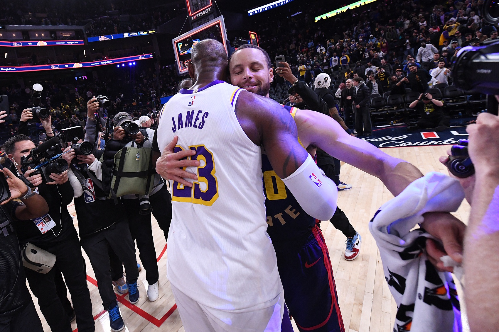 佛得角门将社媒粉丝破千万,超越12名NBA巨星 佛得角门将社媒粉丝破千万,超越12名NBA巨星