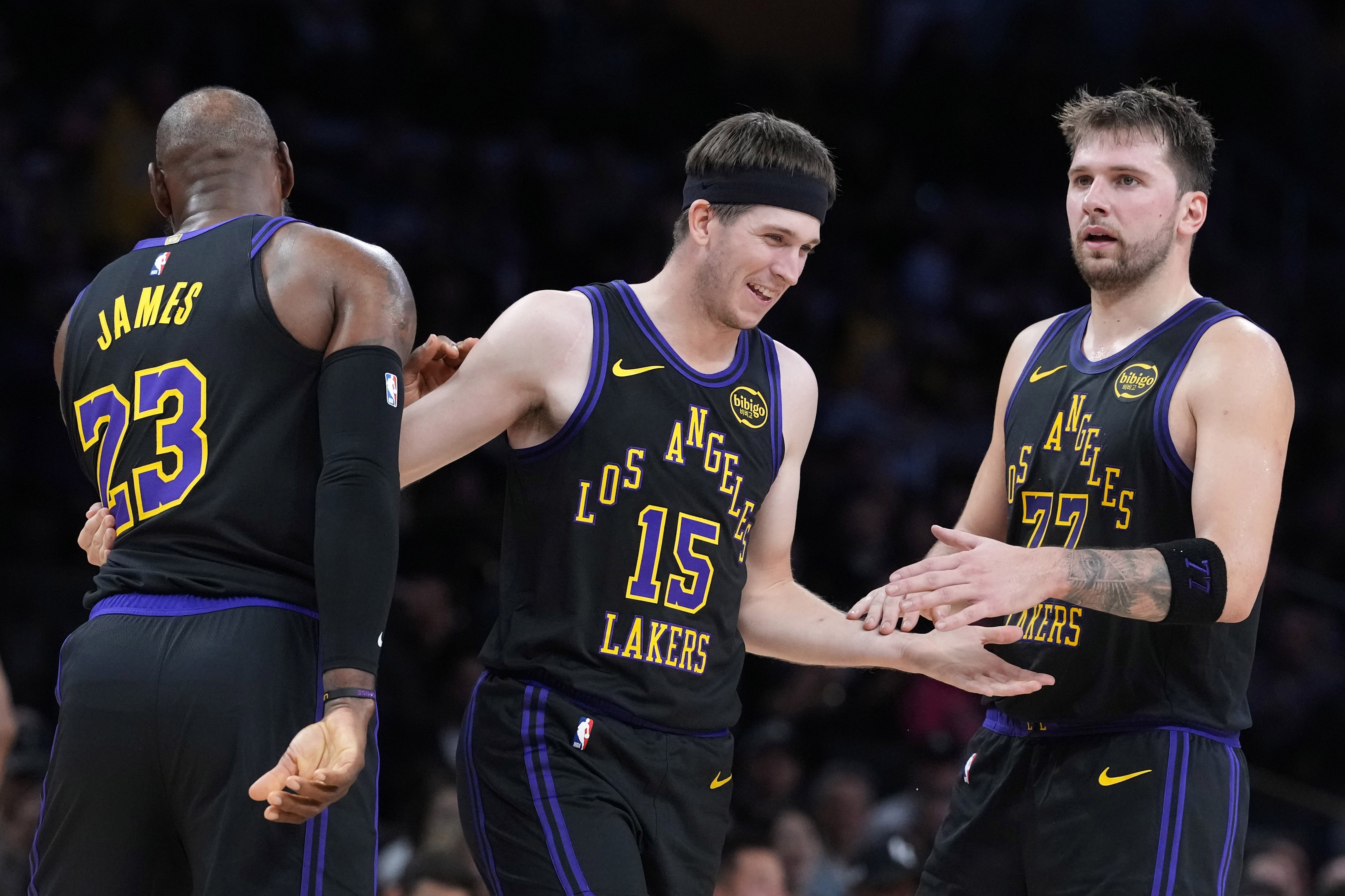 里夫斯:詹姆斯是NBA最强壮球员之一,东契奇对抗同样强硬 里夫斯:詹姆斯是NBA最强壮球员之一,东契奇对抗同样强硬