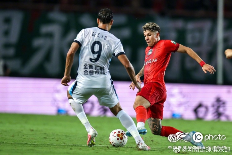 古斯塔沃头球先拔头筹 河南俱乐部彩陶坊1-1大连英博海发