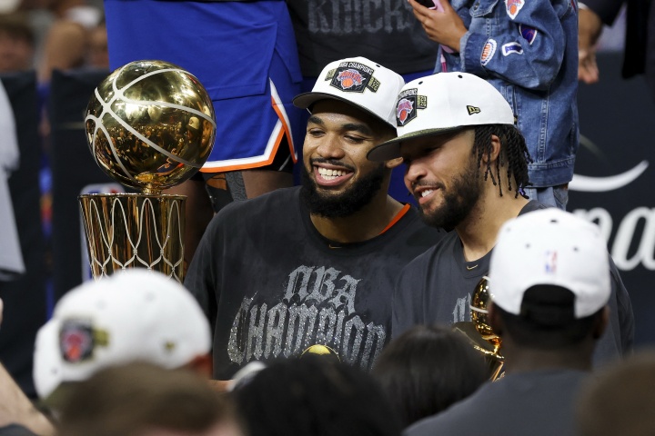 NBA官网东部实力榜：尼克斯居首 雄鹿垫底
