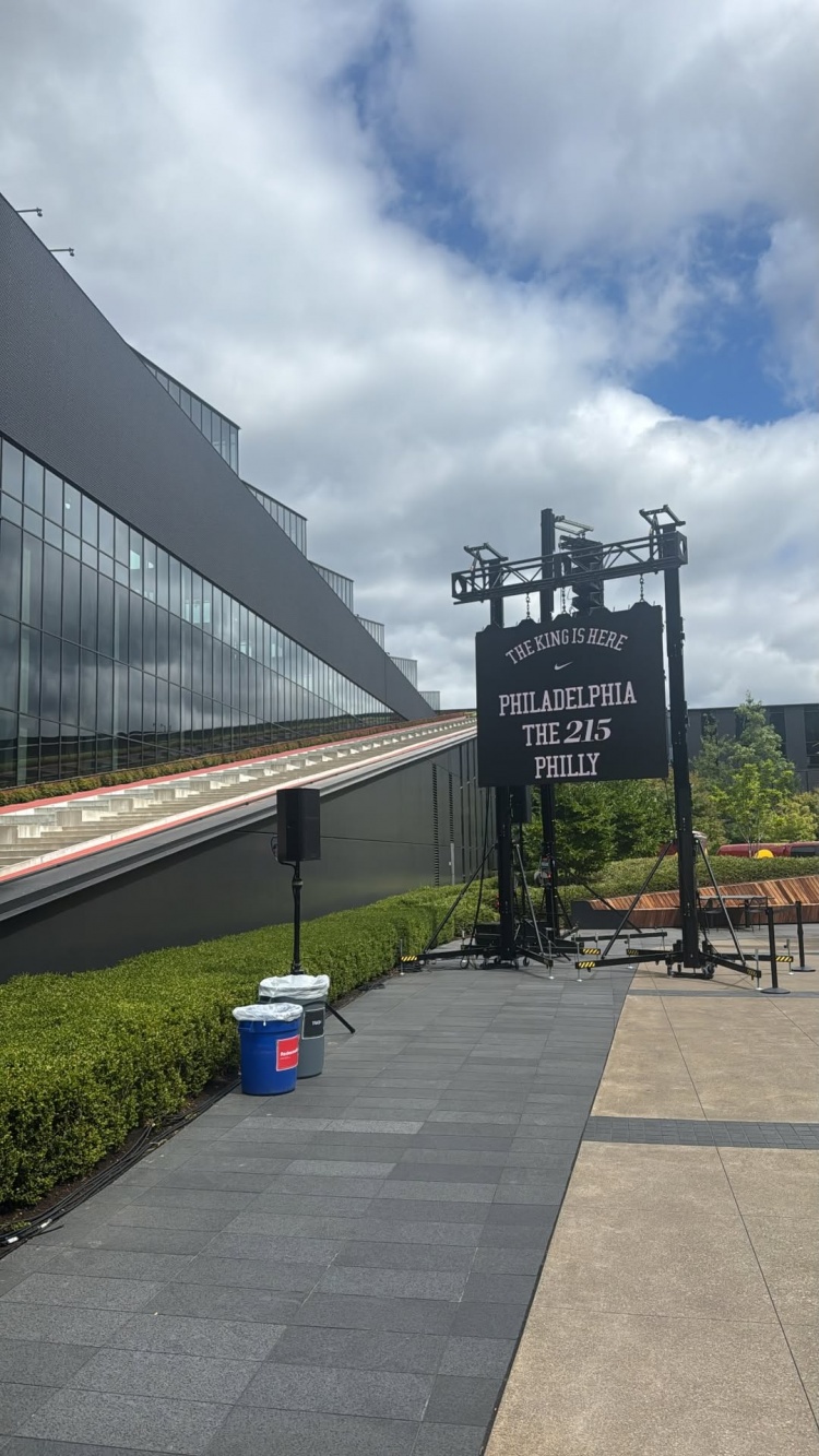 詹姆斯耐克总部演讲解释加盟76人：希望不安逸