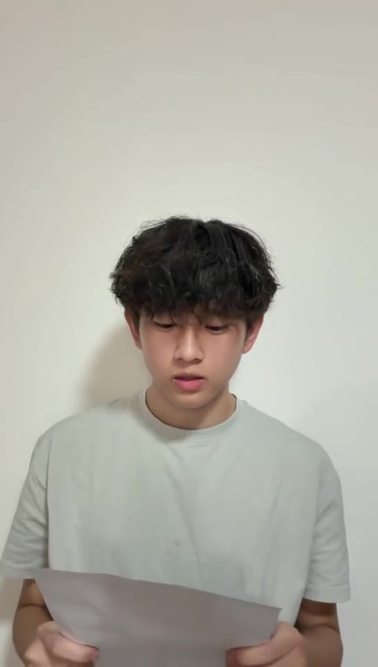 踩奖杯+地域黑贵州 佛山超盈U17球员张旭公开致歉 踩奖杯+地域黑贵州 佛山超盈U17球员张旭公开致歉