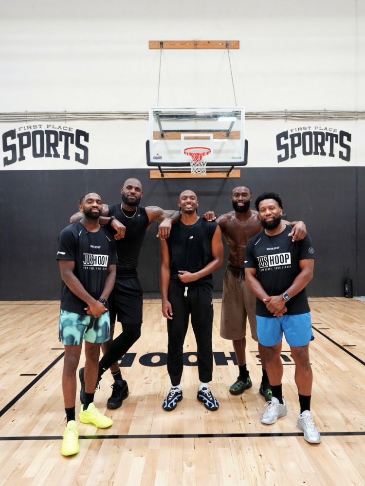 夸梅:76人的合练说明不了啥 我上我也行 这跟NBA比赛完全不一样